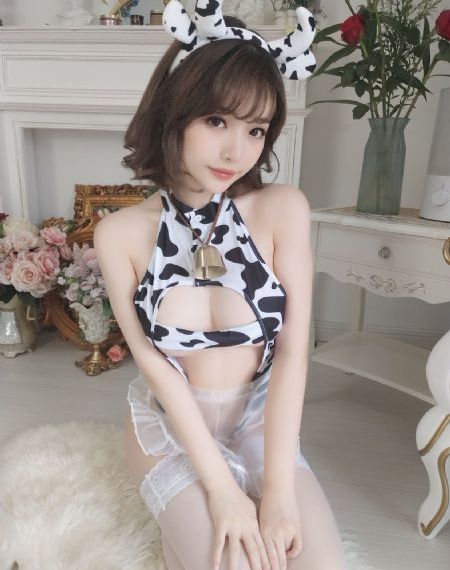 一边亲着一面膜下奶